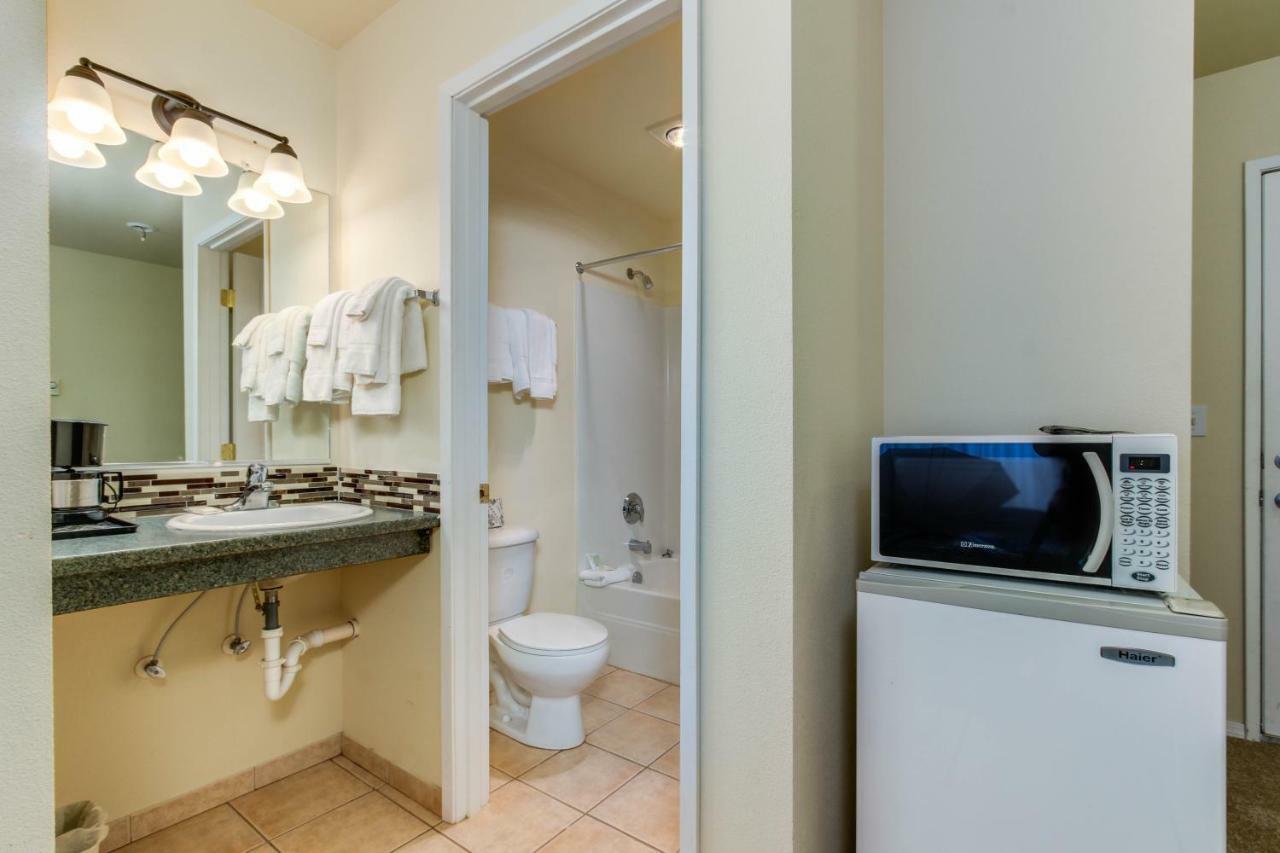 Sandstone Point Hotel Lincoln City Habitación foto